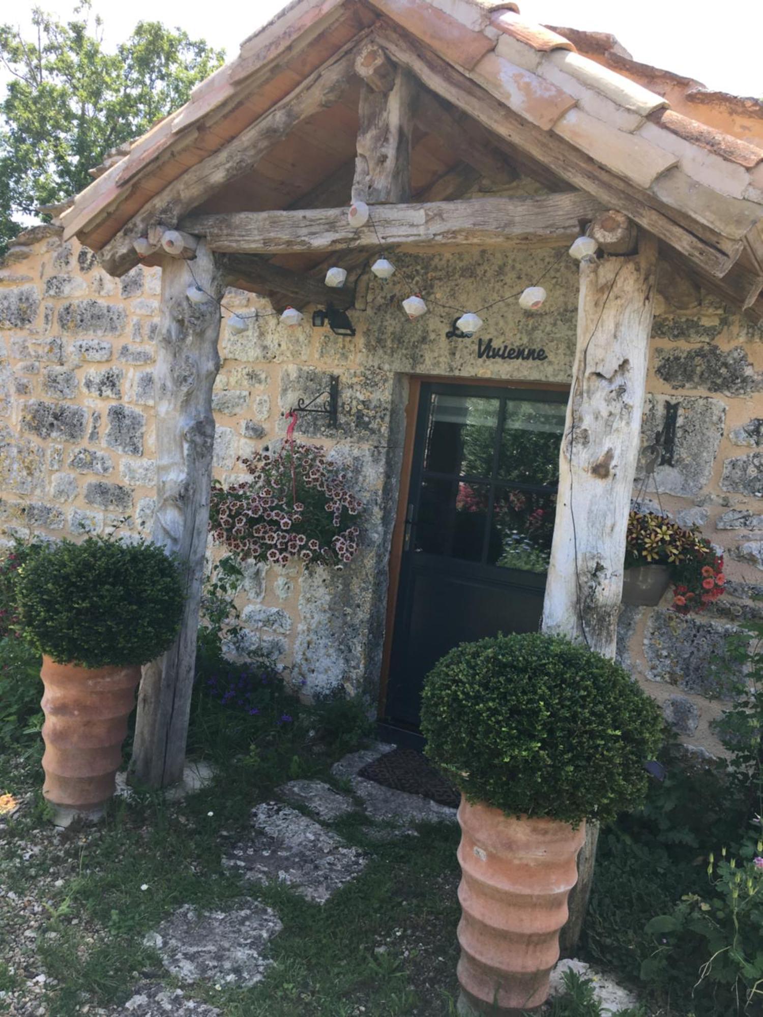 Les Gites Perard Caylus Exterior photo