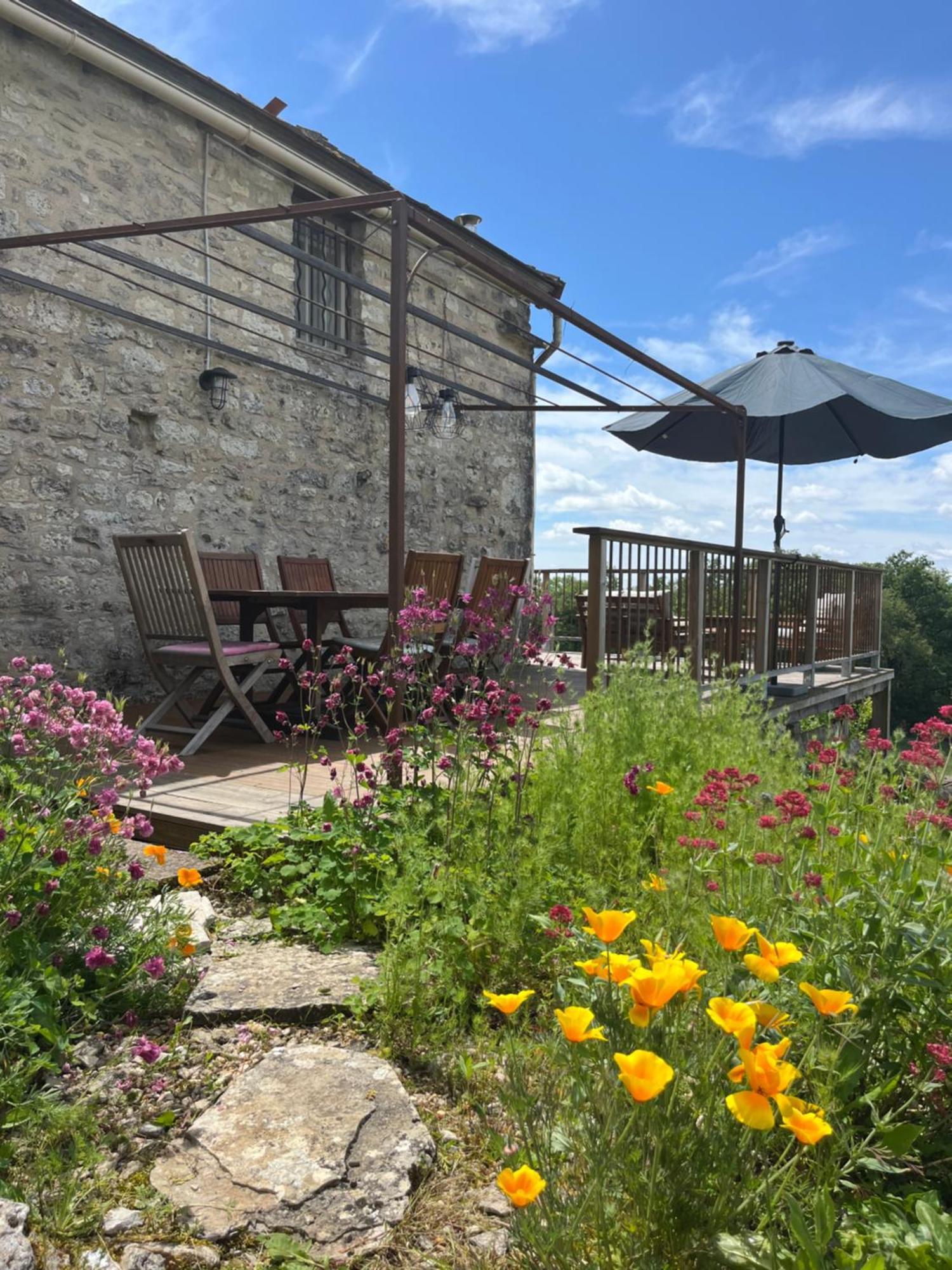 Les Gites Perard Caylus Exterior photo